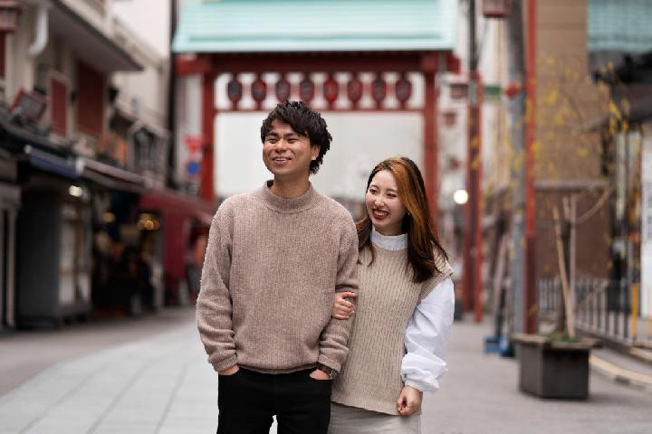 Ilustrasi pasangan di Jepang. Foto: Freepik.com